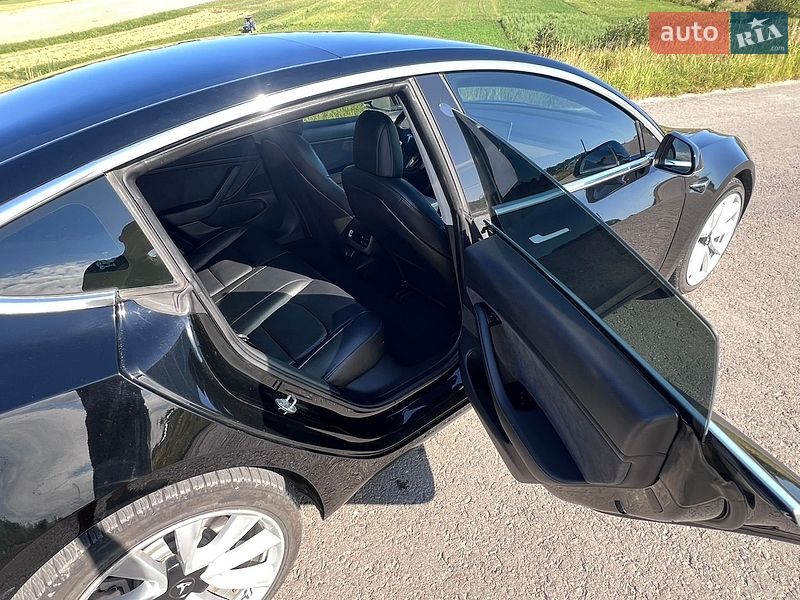 Седан Tesla Model 3 2020 в Дрогобыче