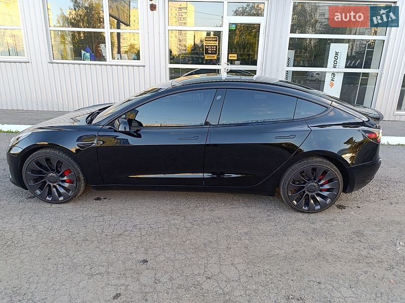 Седан Tesla Model 3 2023 в Харкові