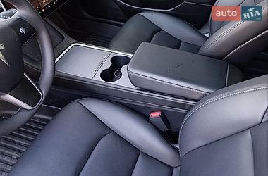 Седан Tesla Model 3 2023 в Харкові