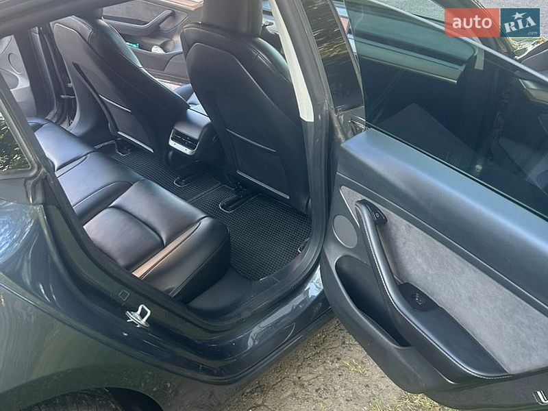 Седан Tesla Model 3 2023 в Полтаве