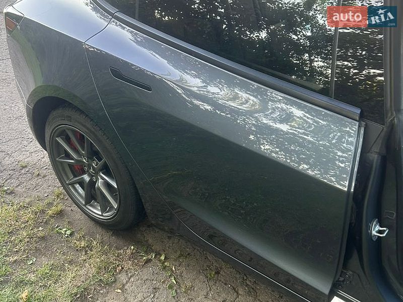 Седан Tesla Model 3 2023 в Полтаве