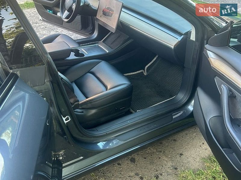 Седан Tesla Model 3 2023 в Полтаве