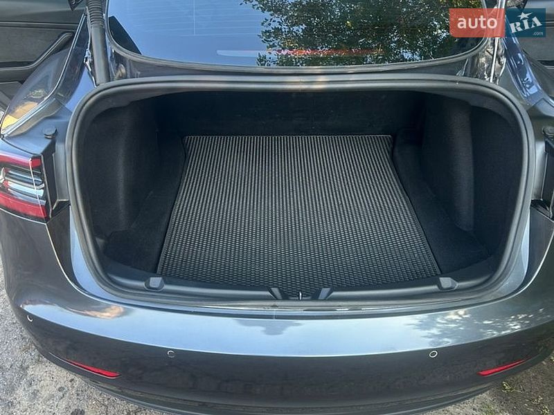 Седан Tesla Model 3 2023 в Полтаве