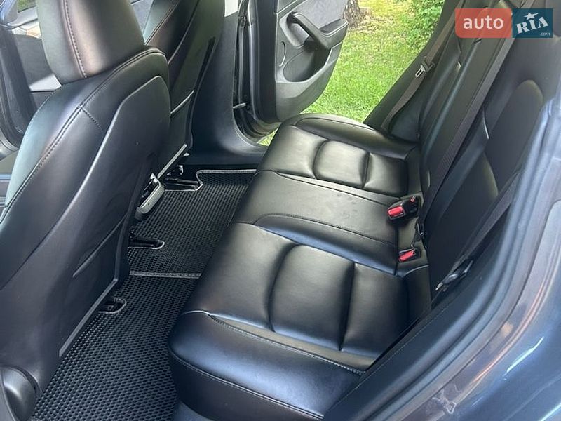 Седан Tesla Model 3 2023 в Полтаве