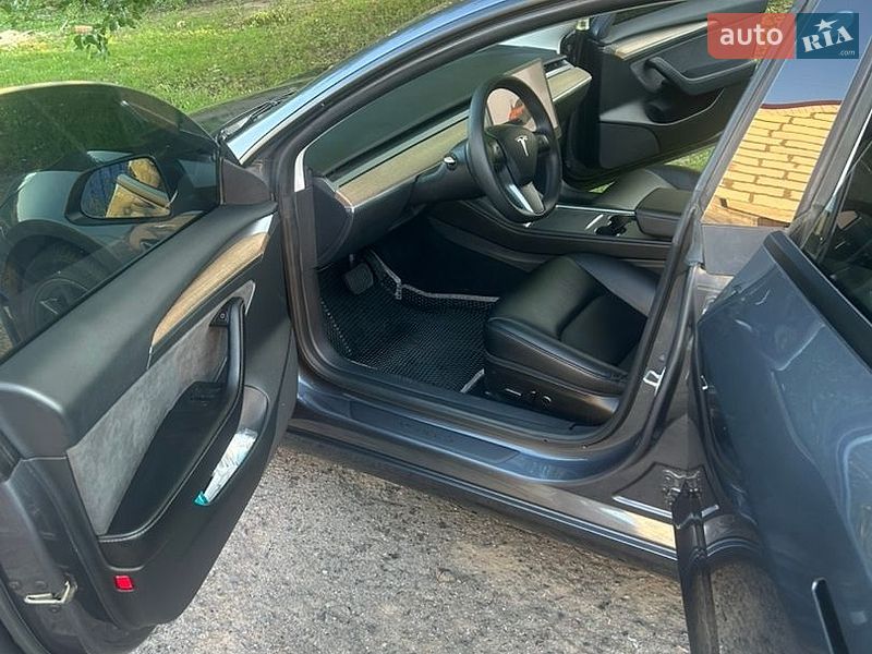 Седан Tesla Model 3 2023 в Полтаве