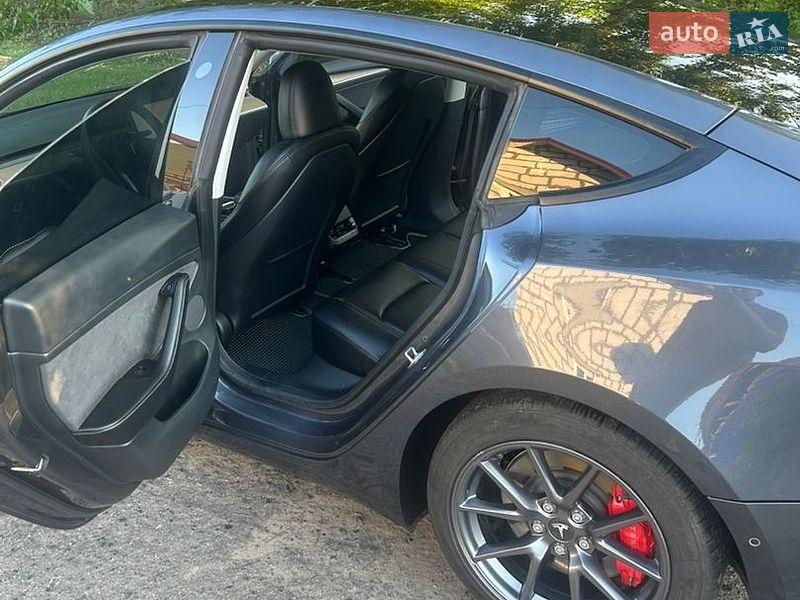Седан Tesla Model 3 2023 в Полтаве