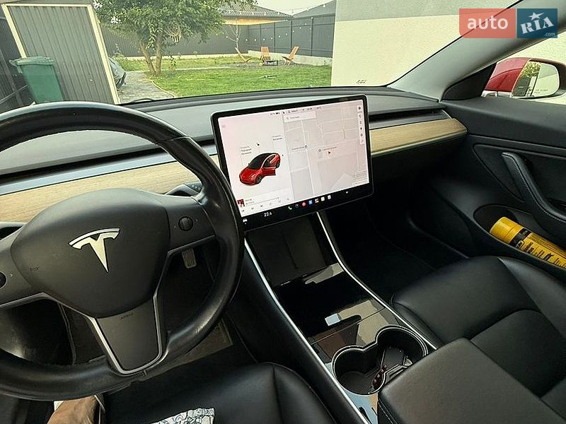 Седан Tesla Model 3 2019 в Луцьку
