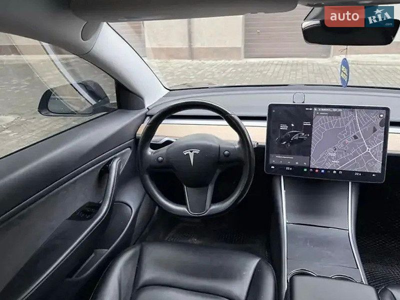 Седан Tesla Model 3 2018 в Львове