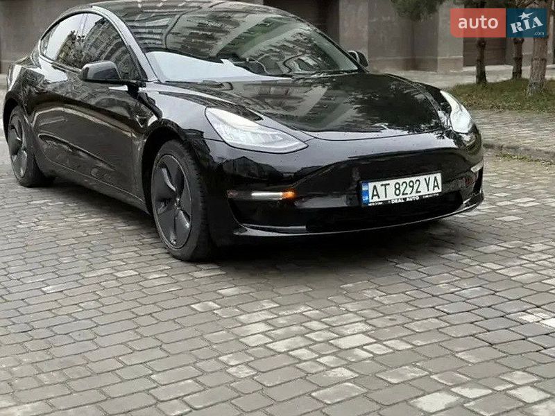 Седан Tesla Model 3 2018 в Львове