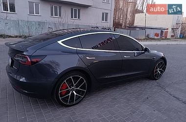 Седан Tesla Model 3 2018 в Рівному
