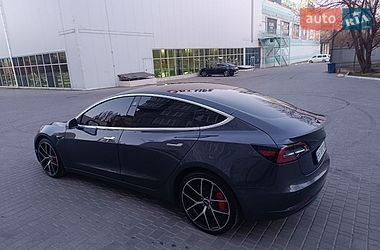 Седан Tesla Model 3 2018 в Рівному