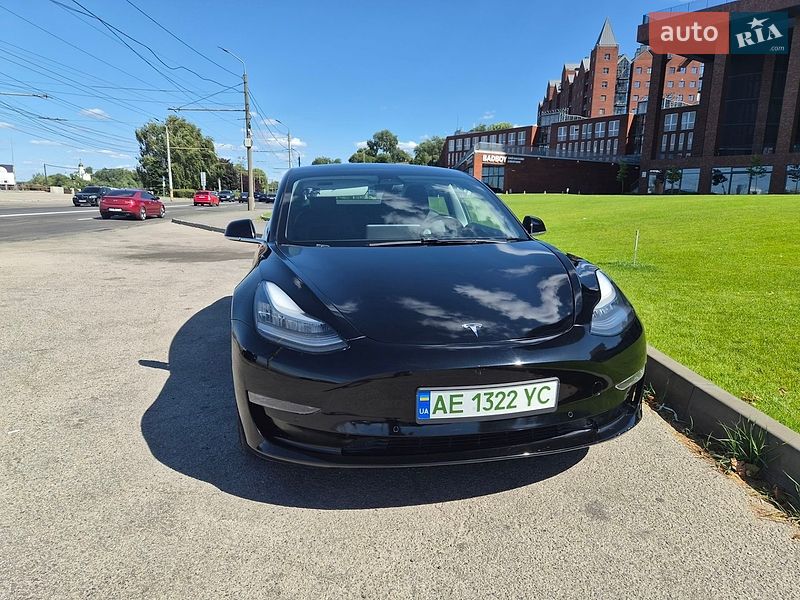 Седан Tesla Model 3 2019 в Дніпрі