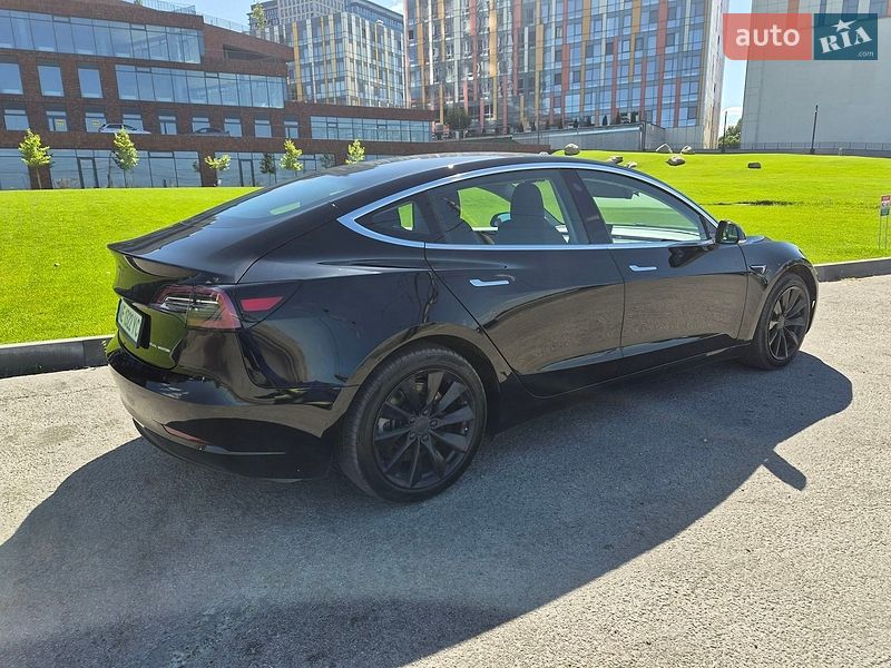 Седан Tesla Model 3 2019 в Дніпрі