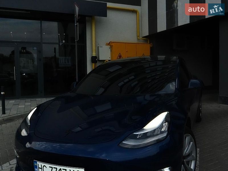 Tesla Model 3 2020