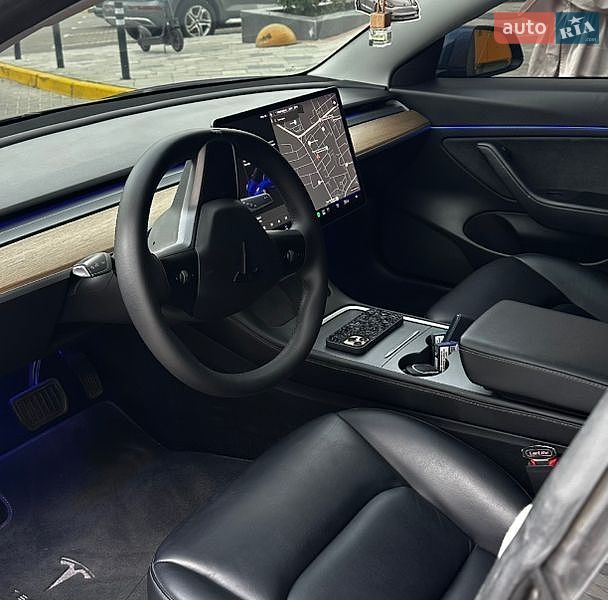 Седан Tesla Model 3 2020 в Львове