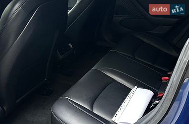 Седан Tesla Model 3 2020 в Львове