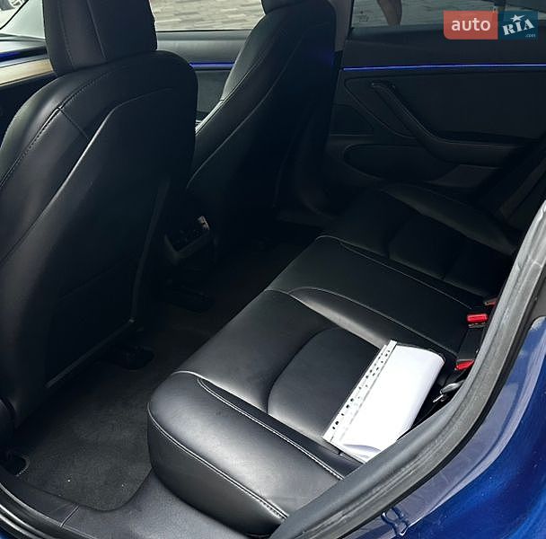 Седан Tesla Model 3 2020 в Львове