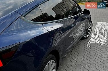 Седан Tesla Model 3 2020 в Львове
