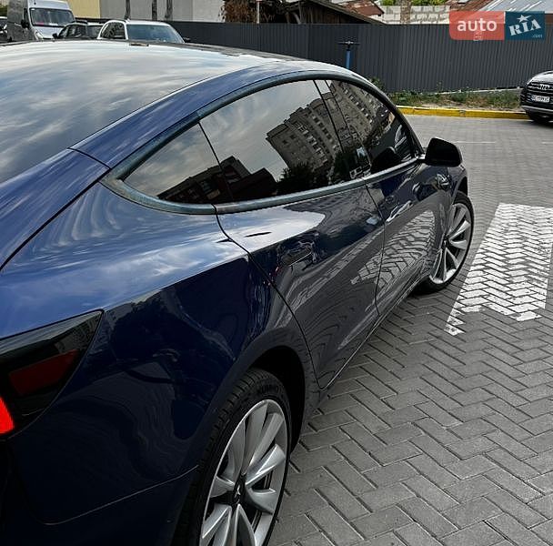 Седан Tesla Model 3 2020 в Львове