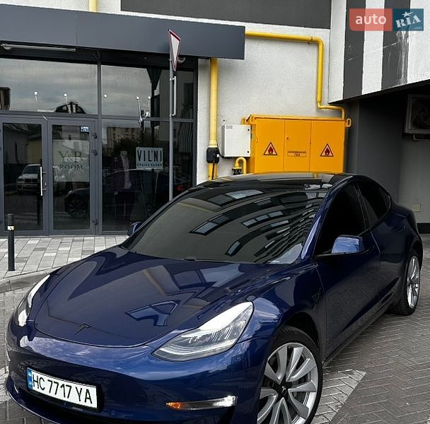 Седан Tesla Model 3 2020 в Львове
