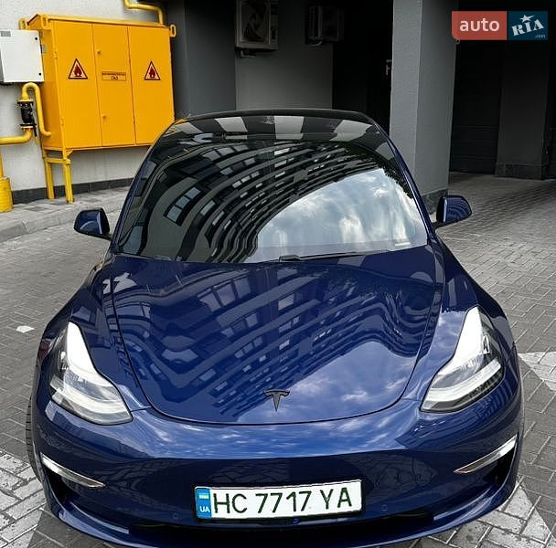 Седан Tesla Model 3 2020 в Львове