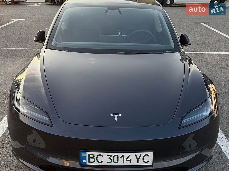Tesla Model 3 2024