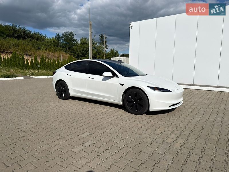 Седан Tesla Model 3 2024 в Виннице
