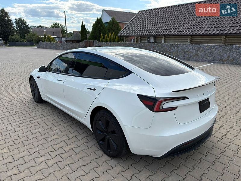 Седан Tesla Model 3 2024 в Виннице