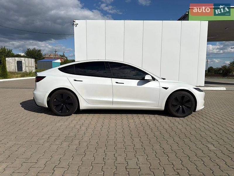 Седан Tesla Model 3 2024 в Виннице