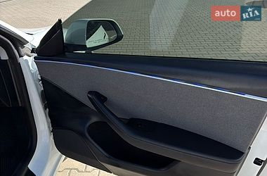 Седан Tesla Model 3 2024 в Виннице