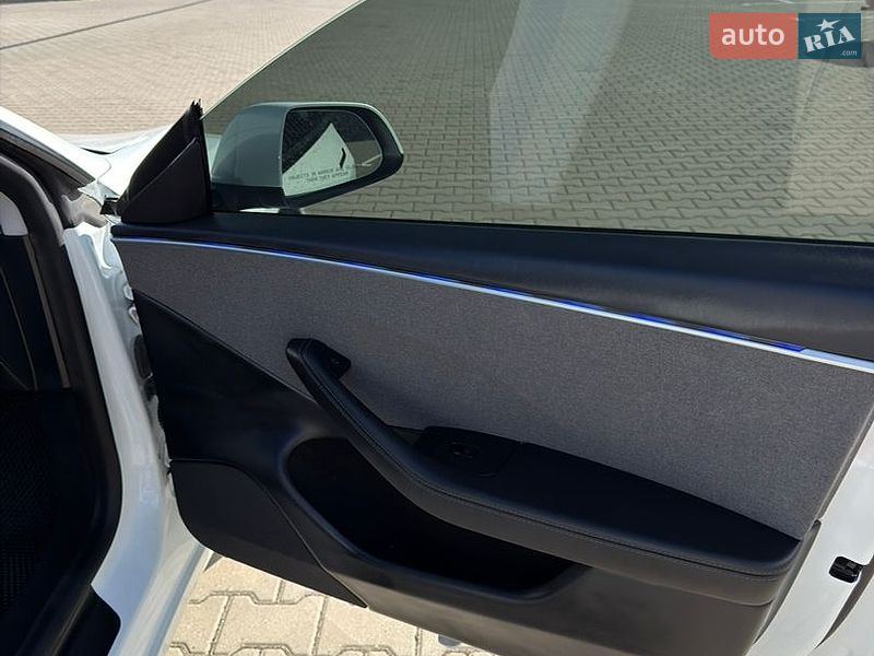 Седан Tesla Model 3 2024 в Виннице