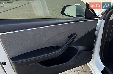 Седан Tesla Model 3 2024 в Виннице