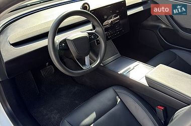 Седан Tesla Model 3 2024 в Виннице