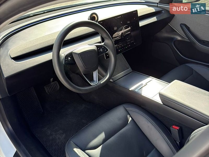 Седан Tesla Model 3 2024 в Виннице
