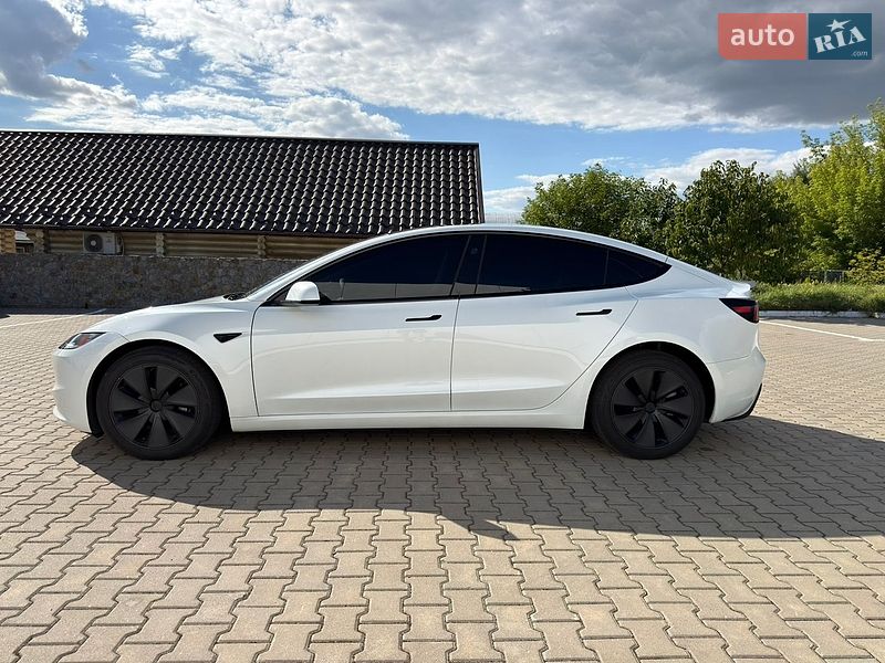 Седан Tesla Model 3 2024 в Виннице