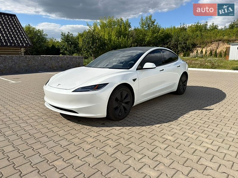 Седан Tesla Model 3 2024 в Виннице