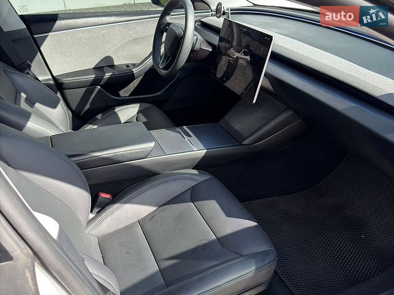 Седан Tesla Model 3 2024 в Виннице