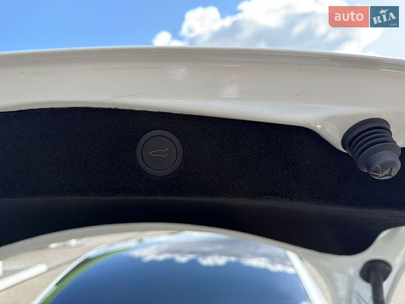 Седан Tesla Model 3 2024 в Виннице