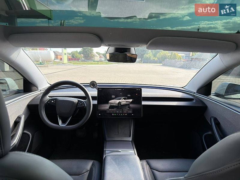 Седан Tesla Model 3 2024 в Виннице