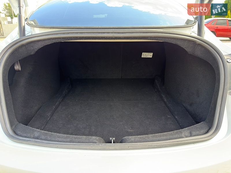 Седан Tesla Model 3 2024 в Виннице