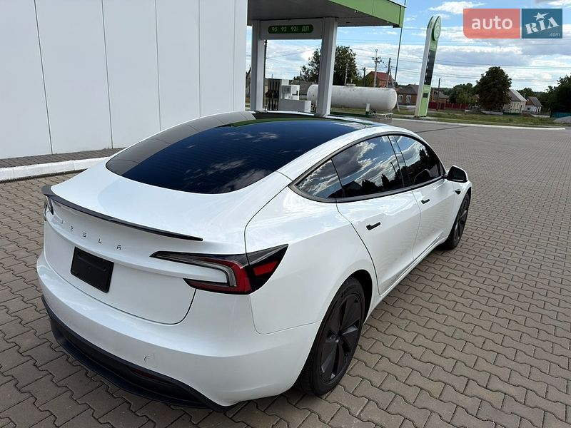 Седан Tesla Model 3 2024 в Виннице