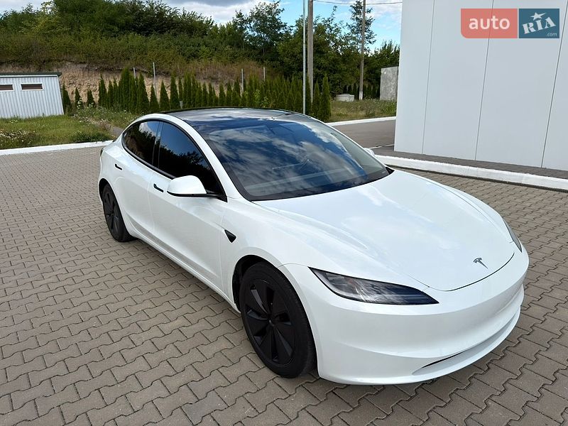 Седан Tesla Model 3 2024 в Виннице