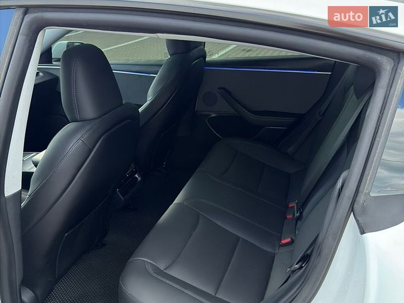 Седан Tesla Model 3 2024 в Виннице