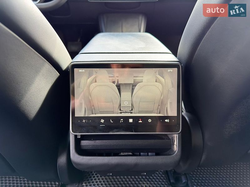 Седан Tesla Model 3 2024 в Виннице