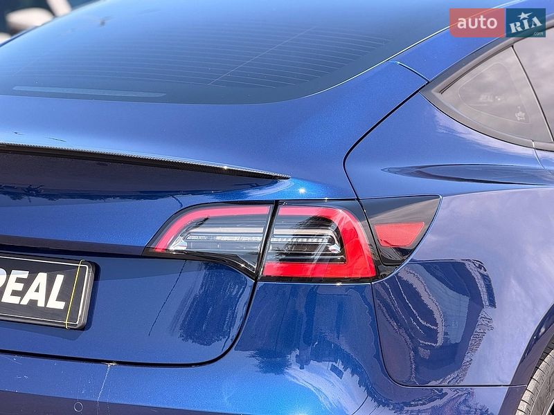 Седан Tesla Model 3 2022 в Кривом Роге