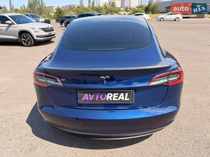 Седан Tesla Model 3 2022 в Кривом Роге