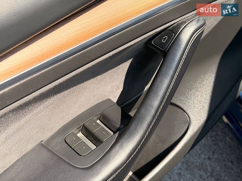 Седан Tesla Model 3 2022 в Кривом Роге