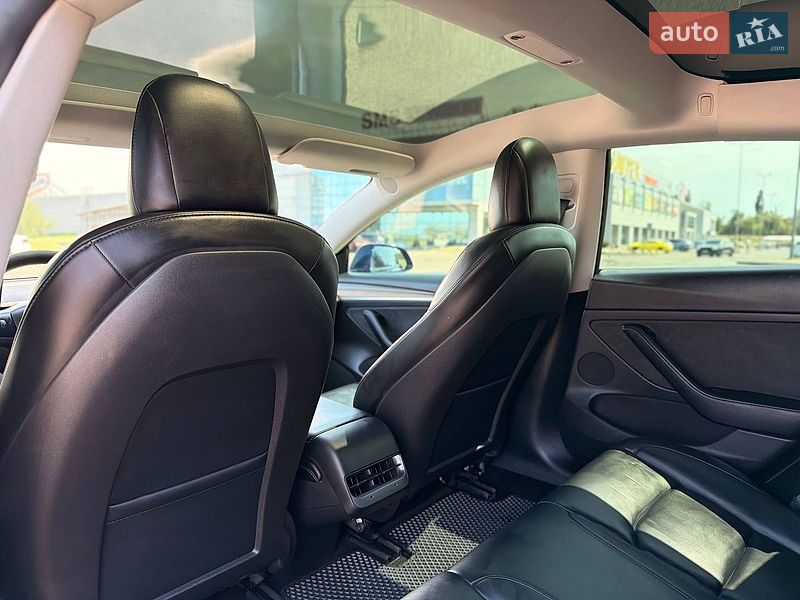 Седан Tesla Model 3 2022 в Кривом Роге