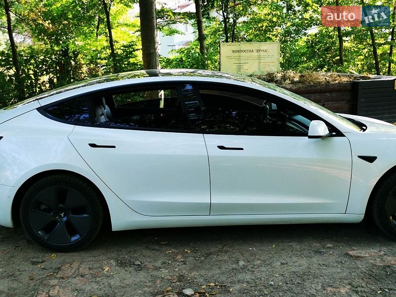 Седан Tesla Model 3 2022 в Бориславе