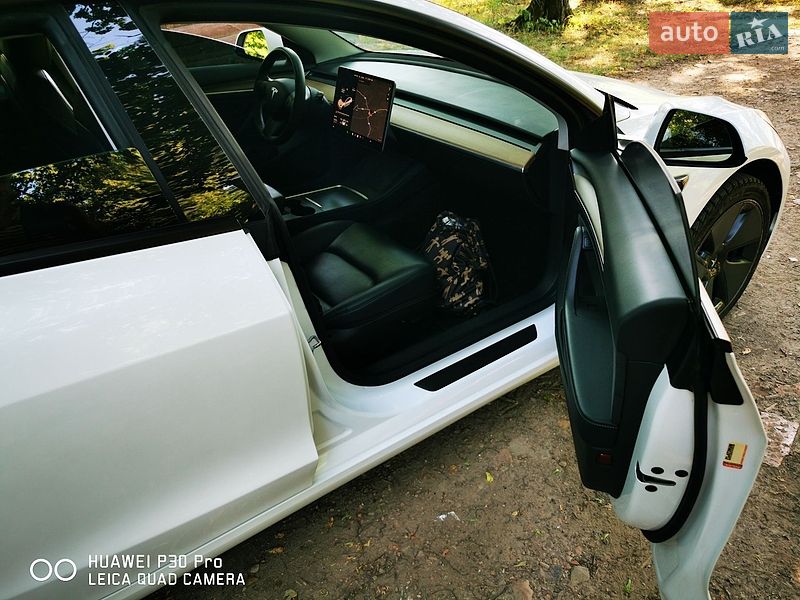 Седан Tesla Model 3 2022 в Бориславе